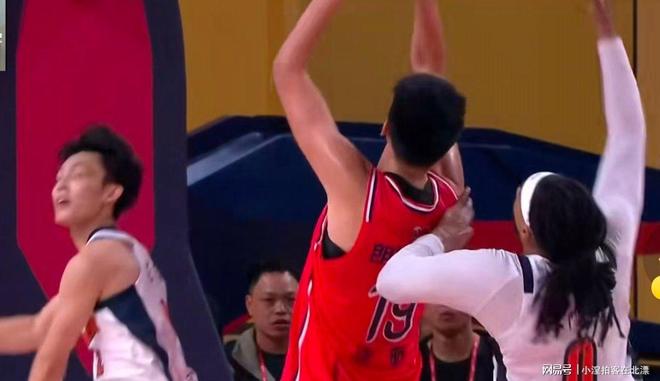 谷爱凌赛后谦逊发言登热搜，广东男篮险胜广州队引发热议的简单介绍